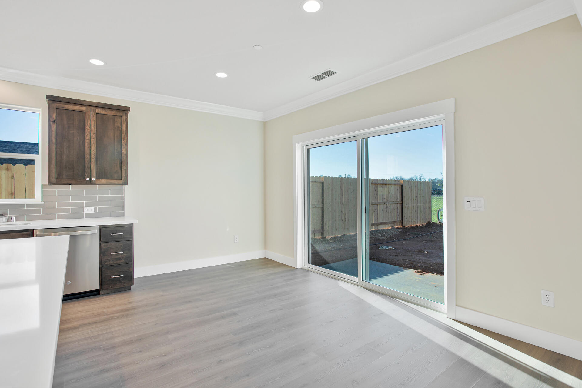 5172 Merced Street Redding, CA 96002 - Photo 9 of 32 IMG_7871_2_3