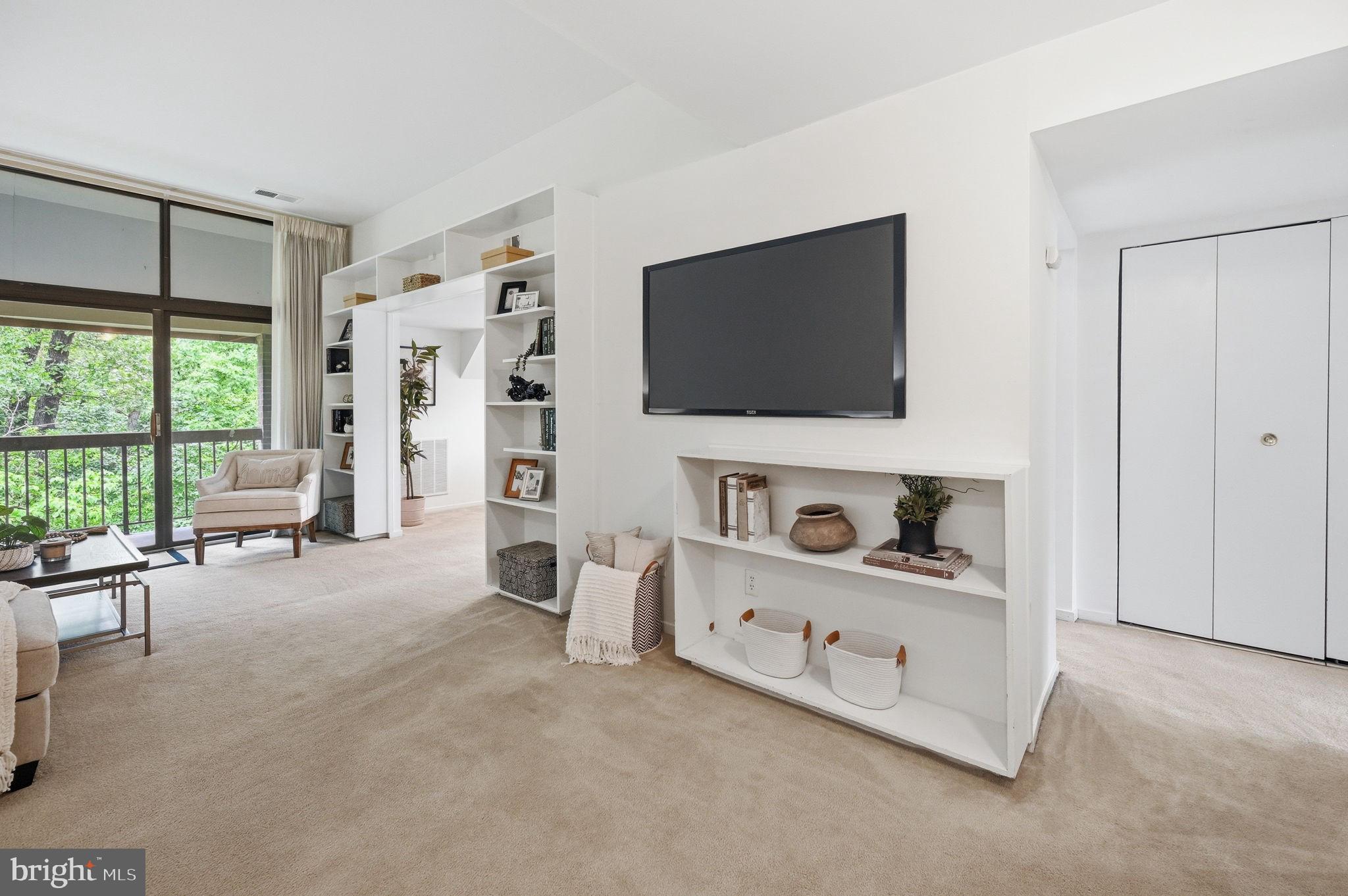 1659 Parkcrest Circle, Unit C Reston, VA 20190 - Photo 5 of 31 a living room with furniture and a flat screen tv