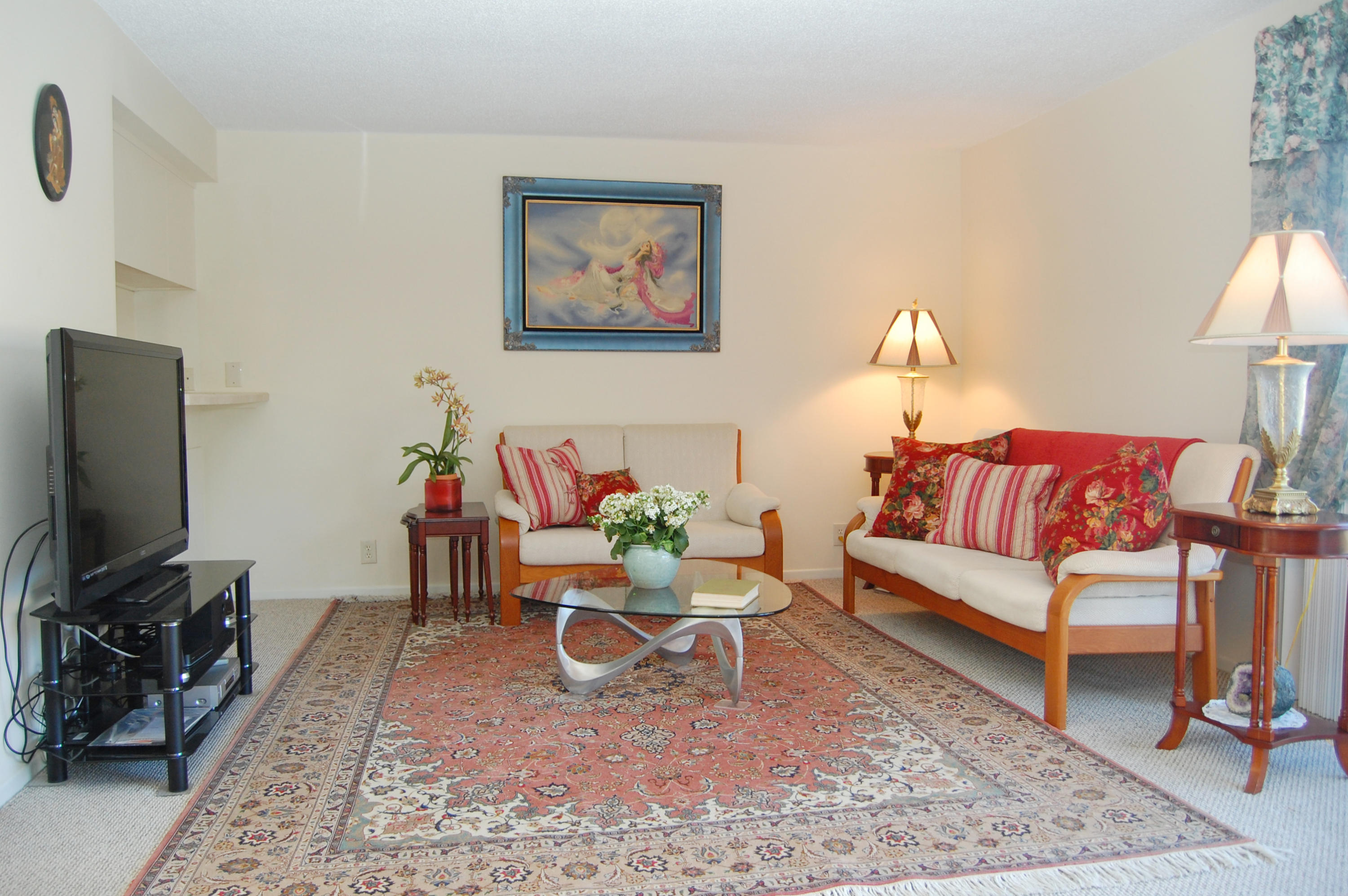 5900 Encina Road, Unit 6 Goleta, CA 93117 - Photo 2 of 17 Living Room