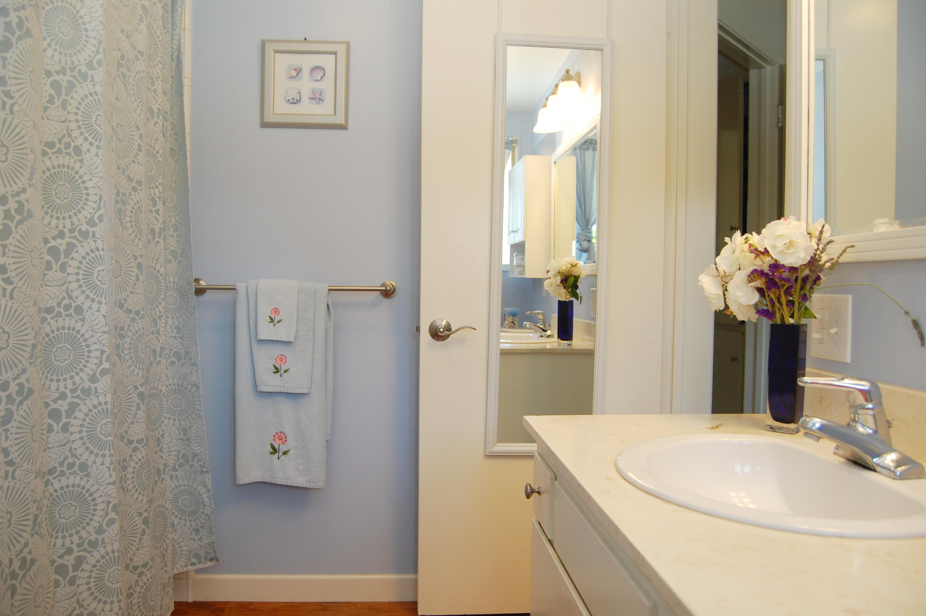 5900 Encina Road, Unit 6 Goleta, CA 93117 - Photo 8 of 17 Master Bath