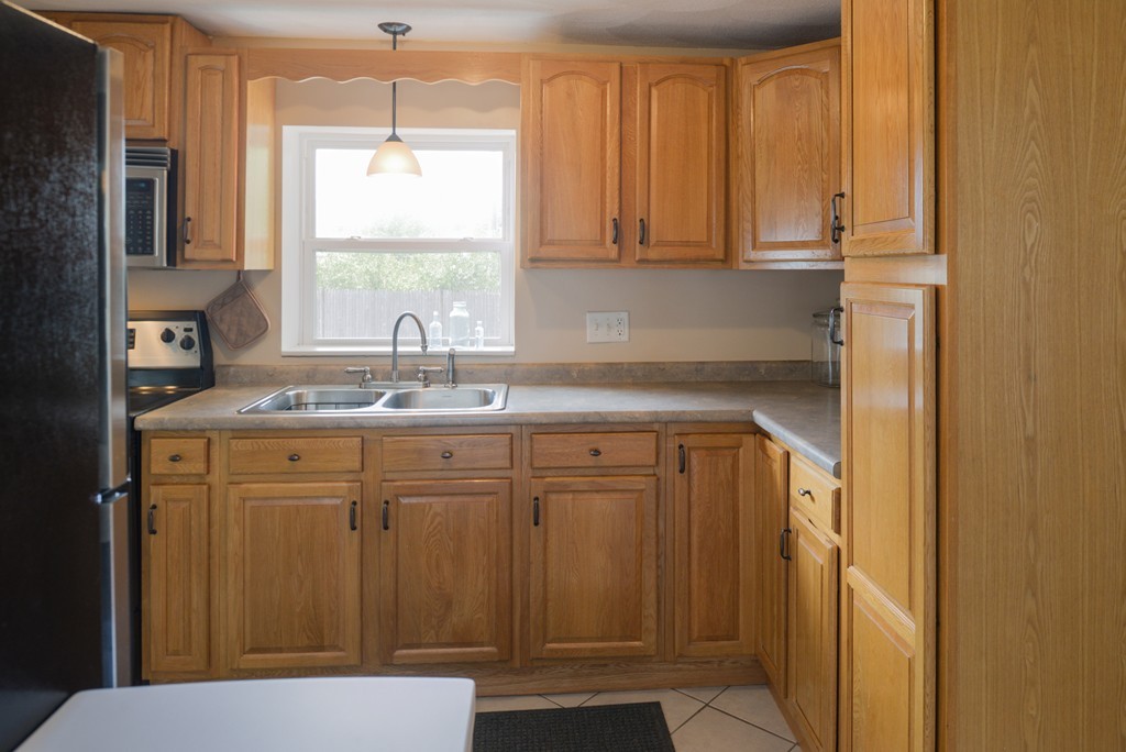 14 Windsor Road Beverly, MA 01915 - Photo 3 of 19 Gallery Image 3