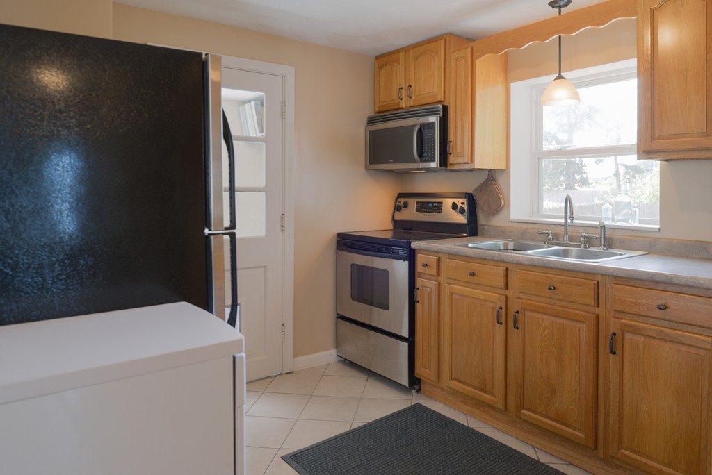 14 Windsor Road Beverly, MA 01915 - Photo 4 of 19 Gallery Image 4