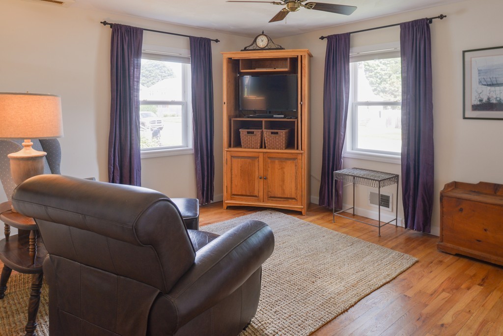 14 Windsor Road Beverly, MA 01915 - Photo 8 of 19 Gallery Image 8
