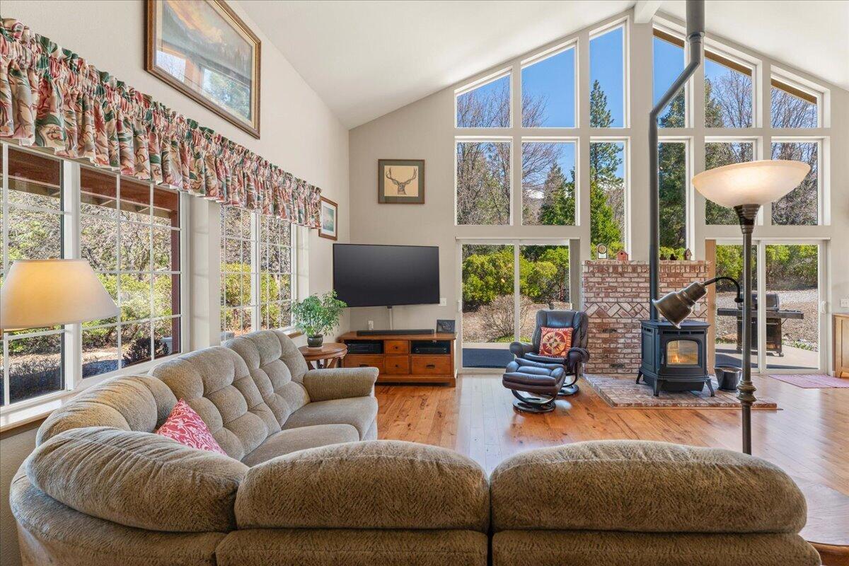 332 Alpine Drive Mount Shasta, CA 96067 - Photo 3 of 49 a living room with furniture and a flat screen tv