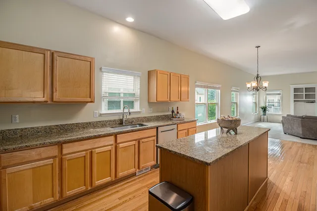 $3,300 | 1304 North Bay Drive, Ann Arbor, MI 48103