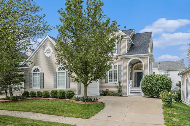 $3,300 | 1304 North Bay Drive, Ann Arbor, MI 48103