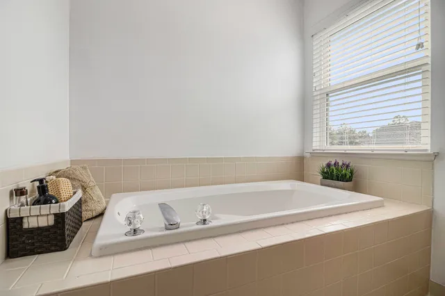 $3,300 | 1304 North Bay Drive, Ann Arbor, MI 48103