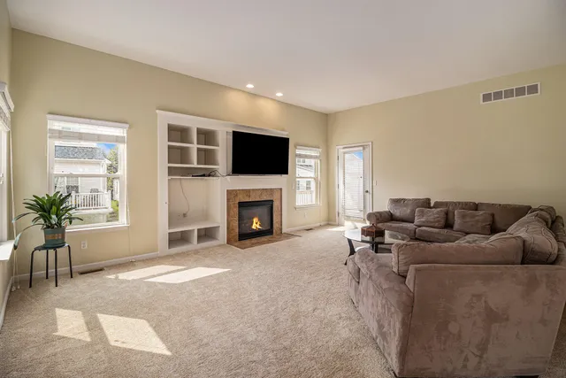 $3,300 | 1304 North Bay Drive, Ann Arbor, MI 48103