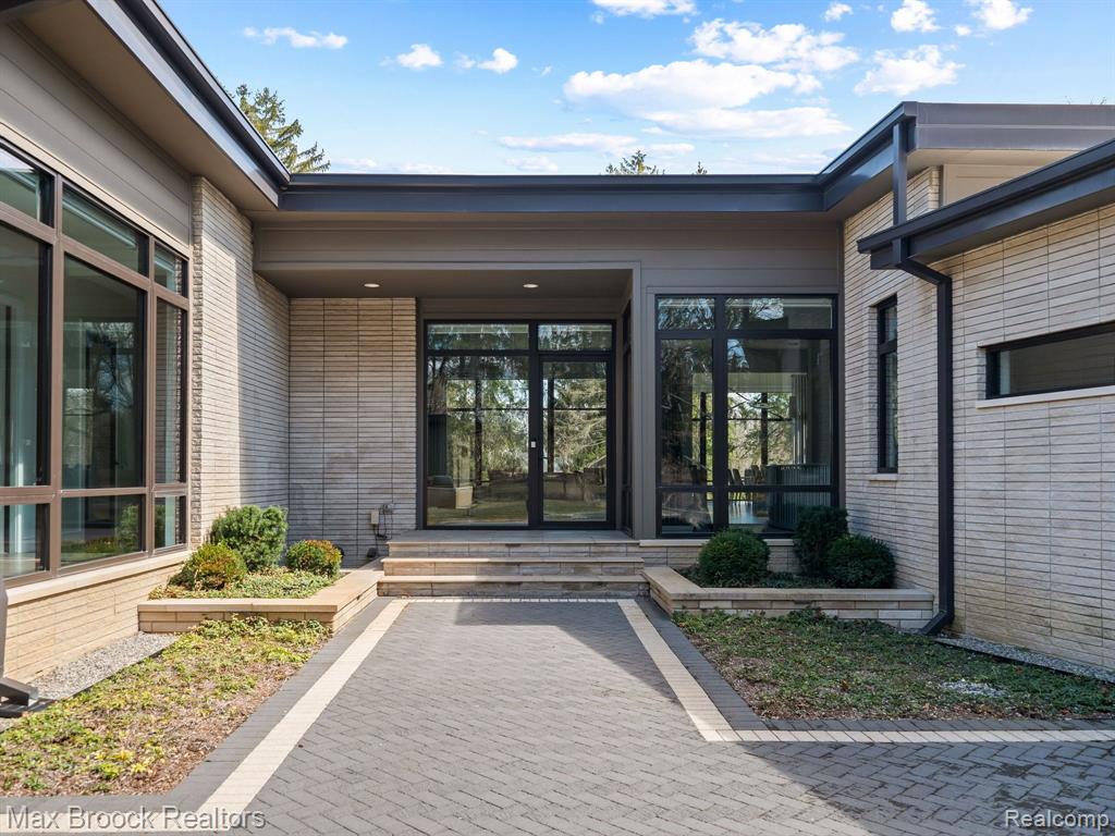 4890 Charing Cross Road Bloomfield Hills, MI 48304 - Photo 2 of 52 Gallery Image 2