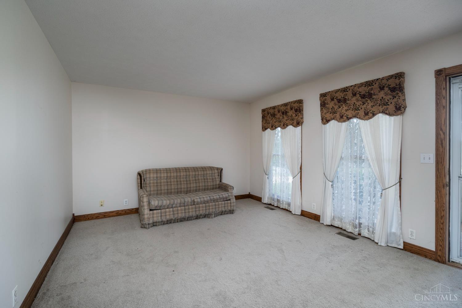 5351 Main Road Hillsboro, OH 45133 - Photo 5 of 31 Gallery Image 5