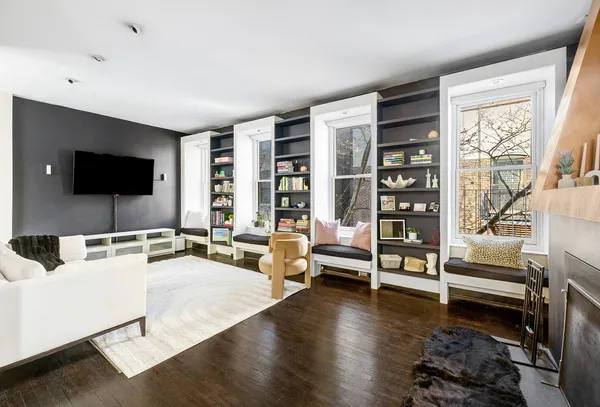 $1,495,000 | 325 West 52nd Street, Unit PHD | Hell's Kitchen