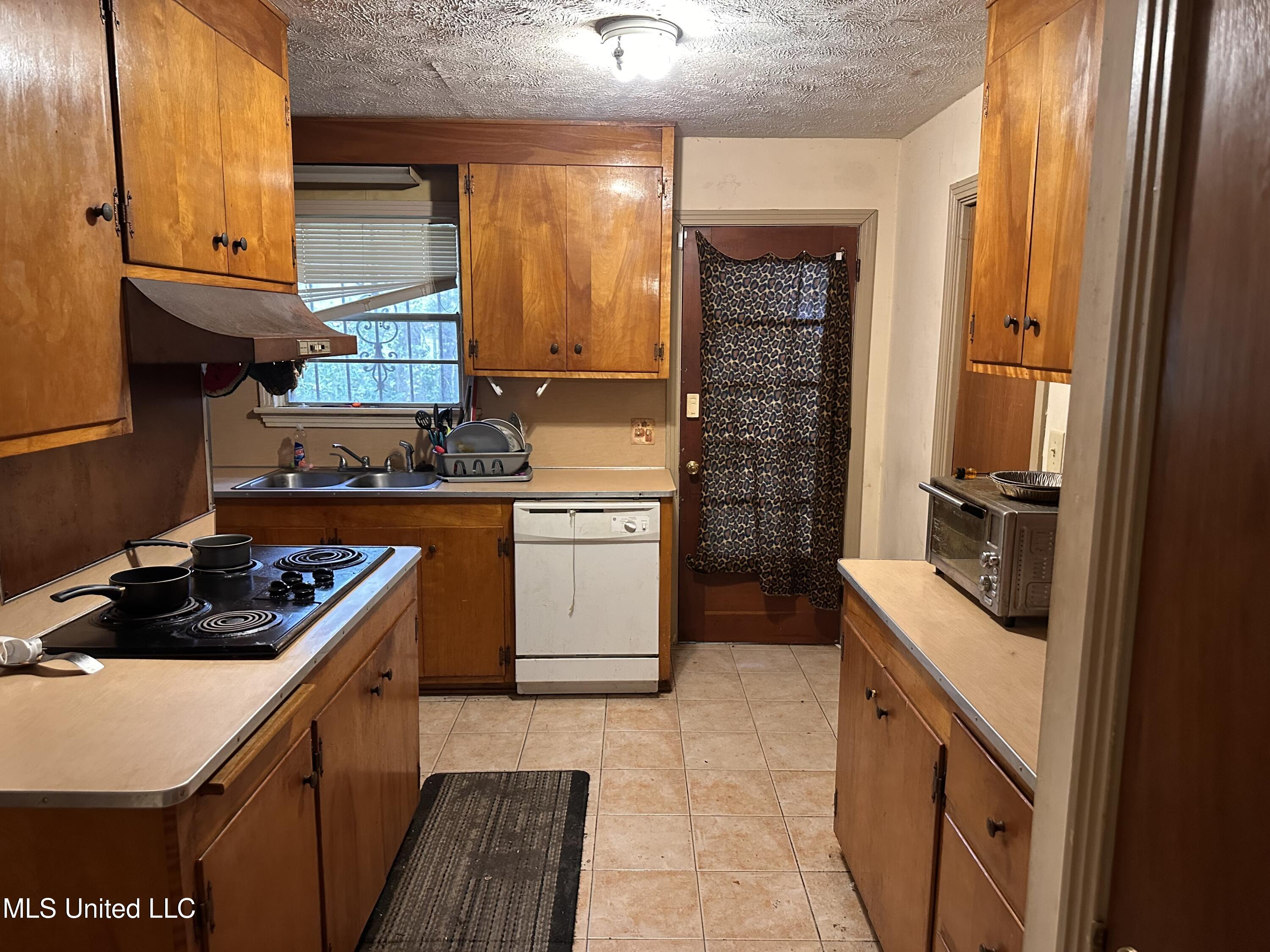 2238 Alta Woods Terrace Jackson, MS 39204 - Photo 4 of 9 IMG_7278