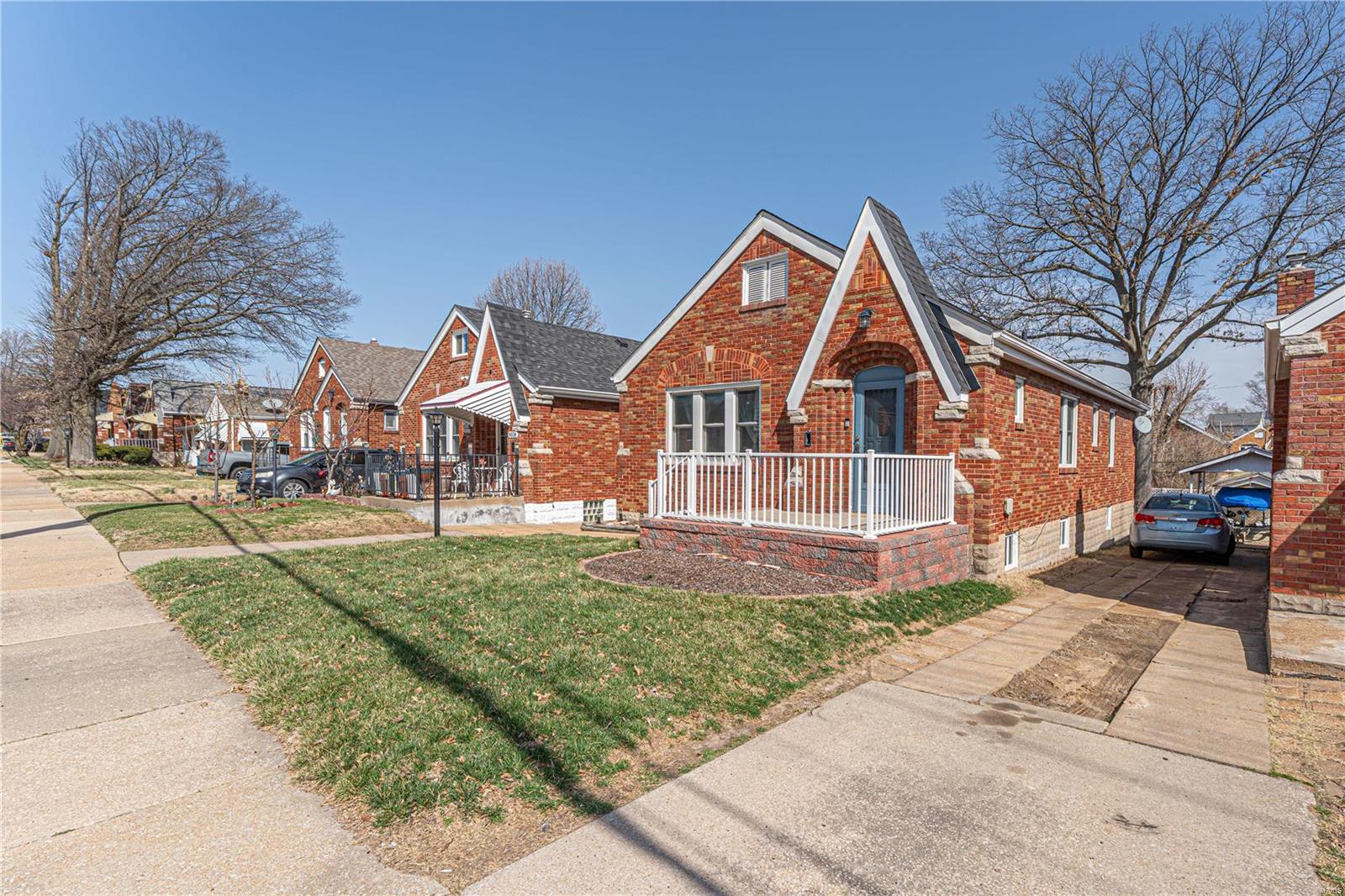 9340 MacKenzie Road St. Louis, MO 63123 - Photo 3 of 26 Gallery Image 3