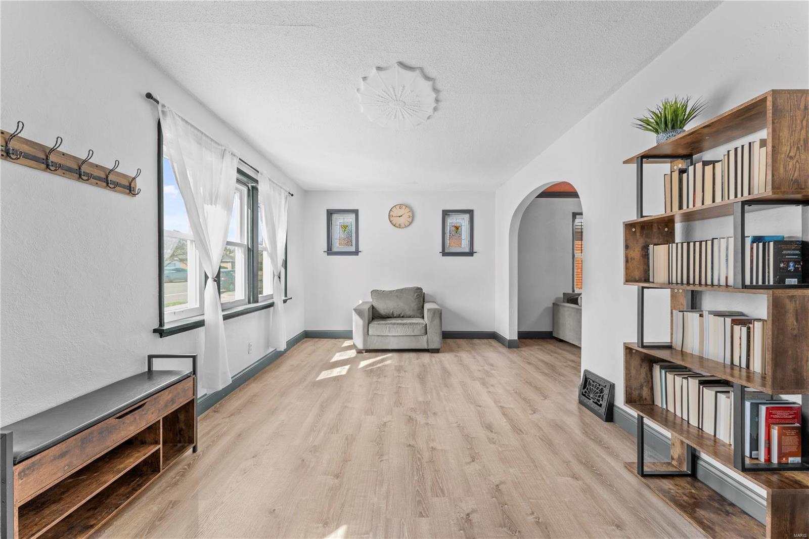 9340 MacKenzie Road St. Louis, MO 63123 - Photo 5 of 26 Gallery Image 5