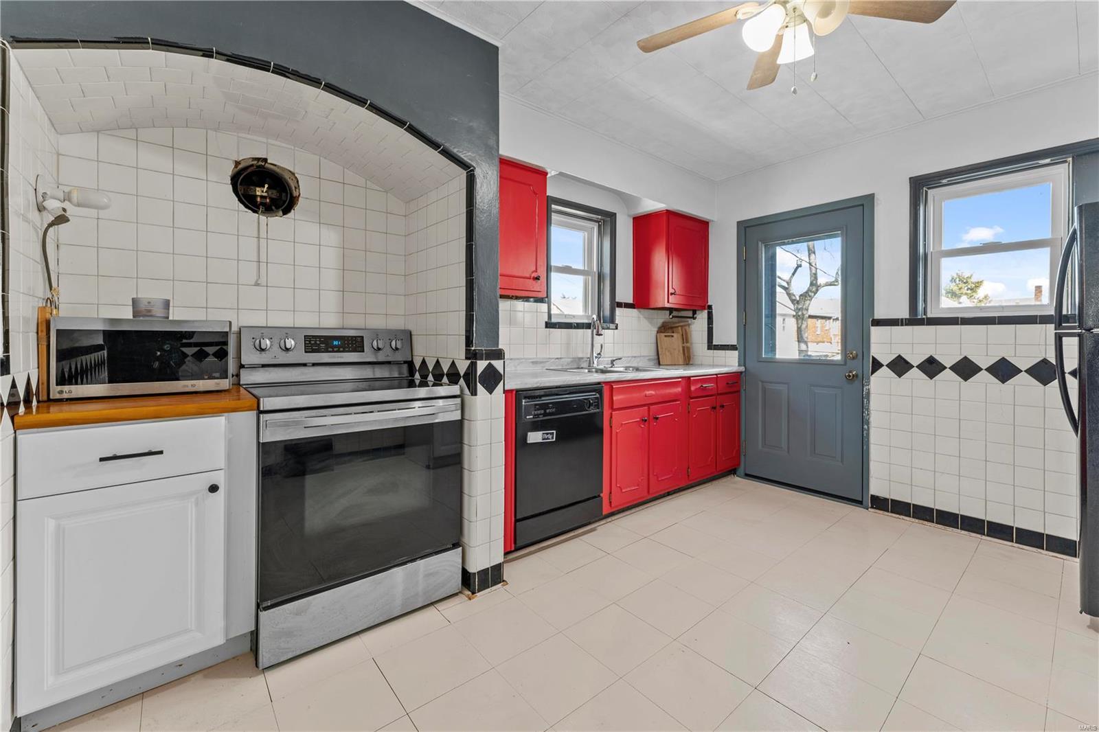 9340 MacKenzie Road St. Louis, MO 63123 - Photo 10 of 26 Gallery Image 10
