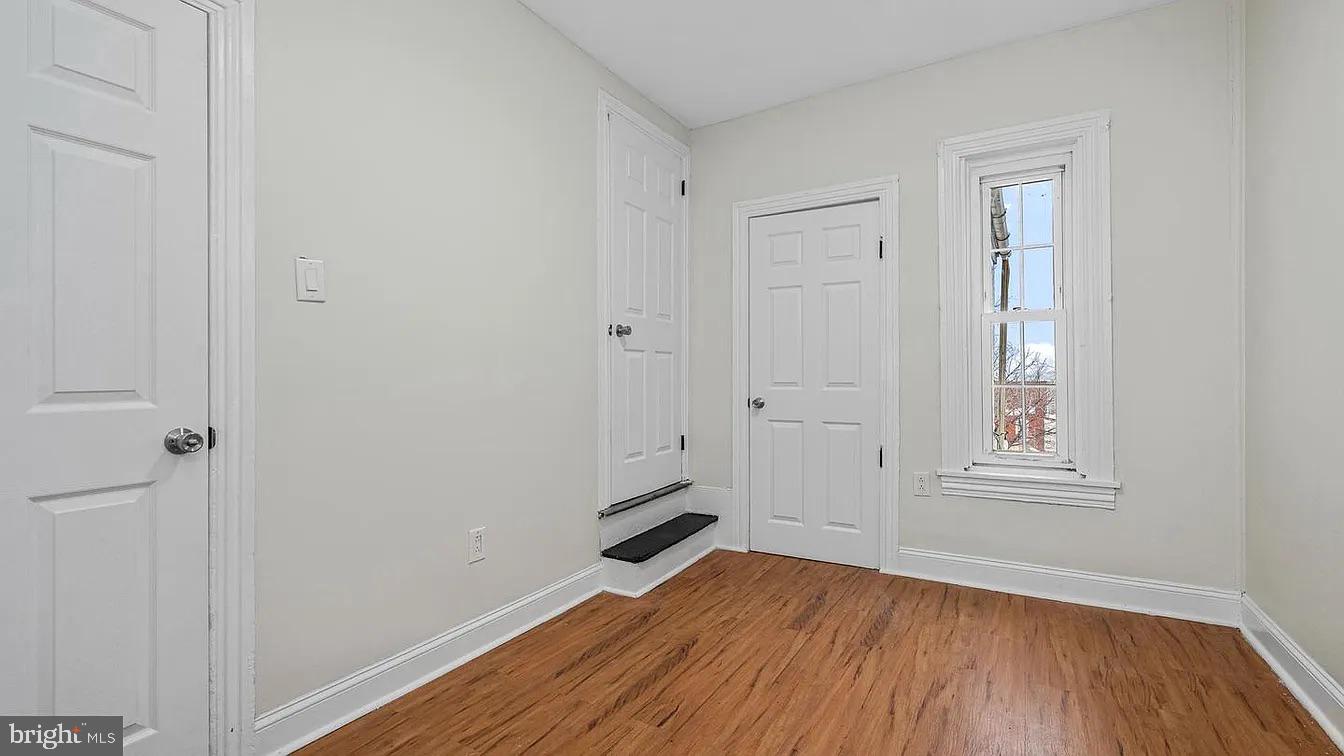 530 Maple Street Reading, PA 19602 - Photo 2 of 10 Bright and airy entryway space.