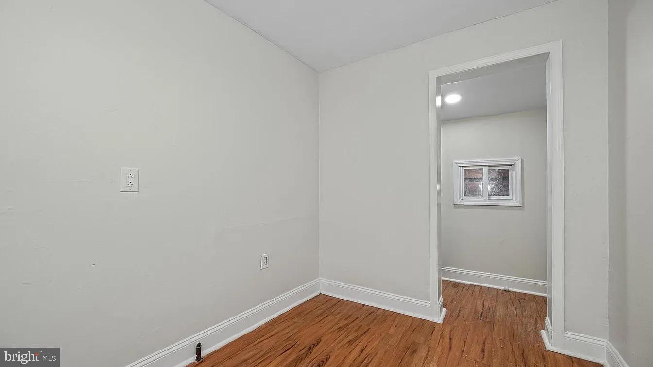 530 Maple Street Reading, PA 19602 - Photo 5 of 10 Bright and airy corner retreat.