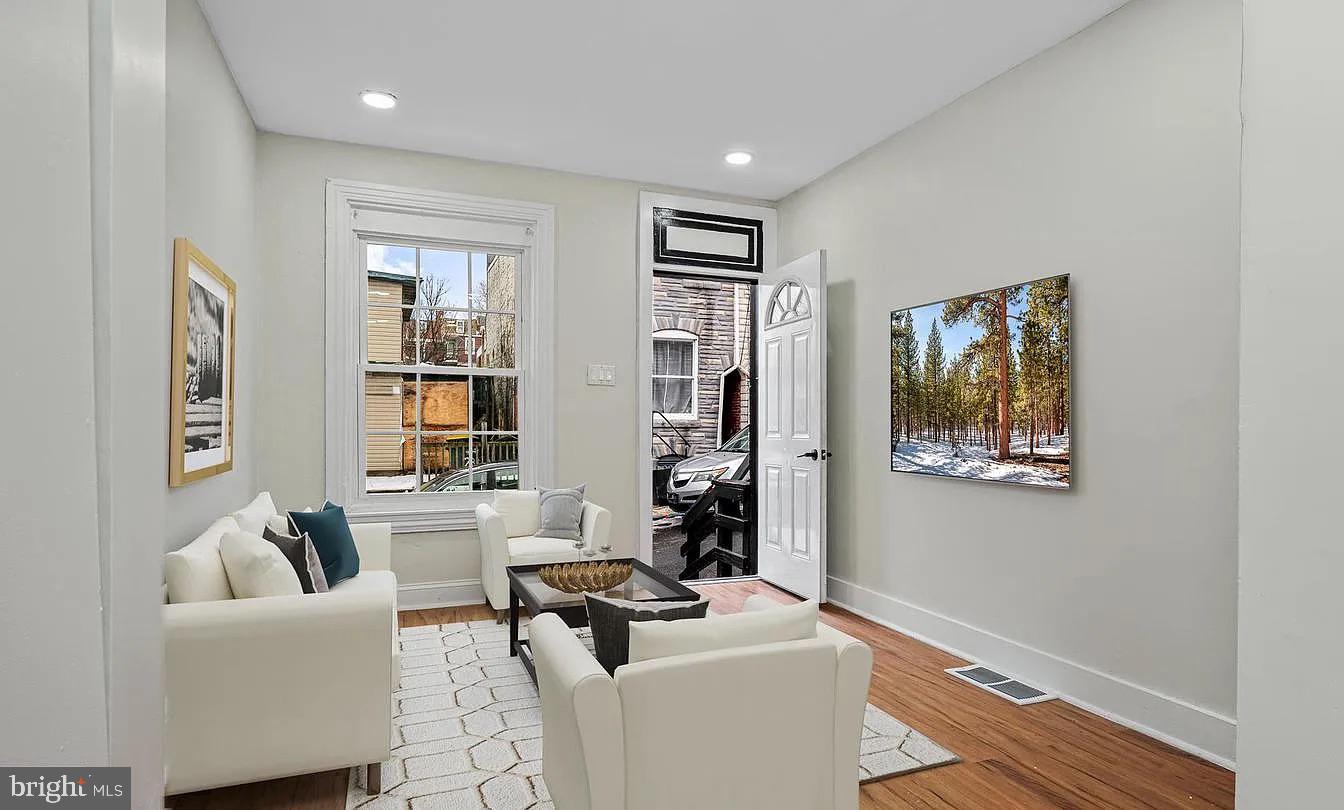 530 Maple Street Reading, PA 19602 - Photo 9 of 10 Bright and inviting entryway space.