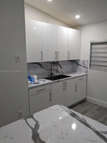 $2,300 | 7956 West 29th Lane, Unit 2015, Hialeah, FL 33018