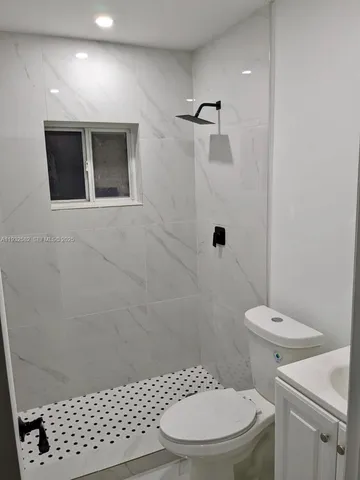 $2,300 | 7956 West 29th Lane, Unit 2015, Hialeah, FL 33018