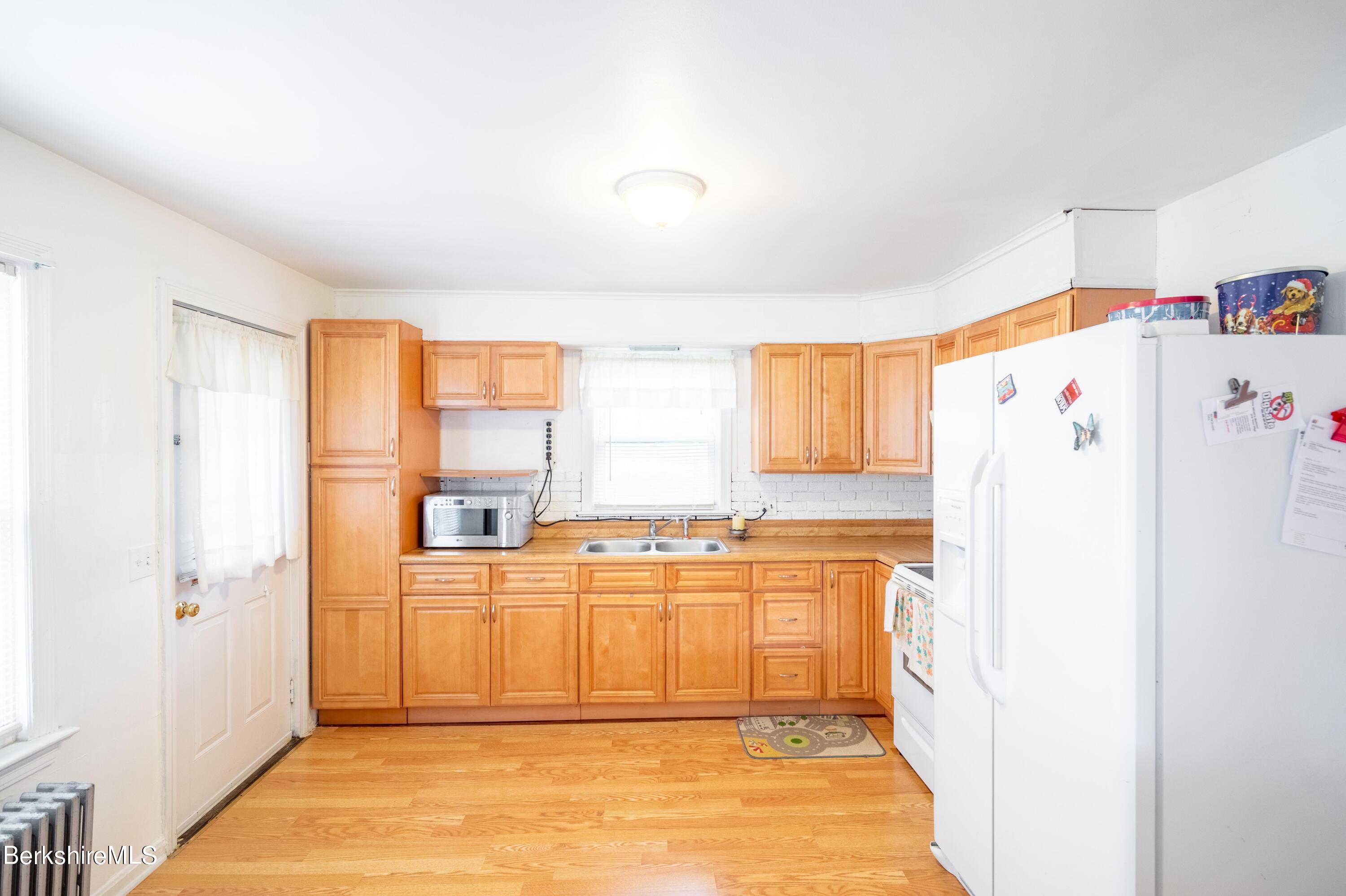 276 Cheshire Road Pittsfield, MA 01201 - Photo 7 of 24 Kitchen