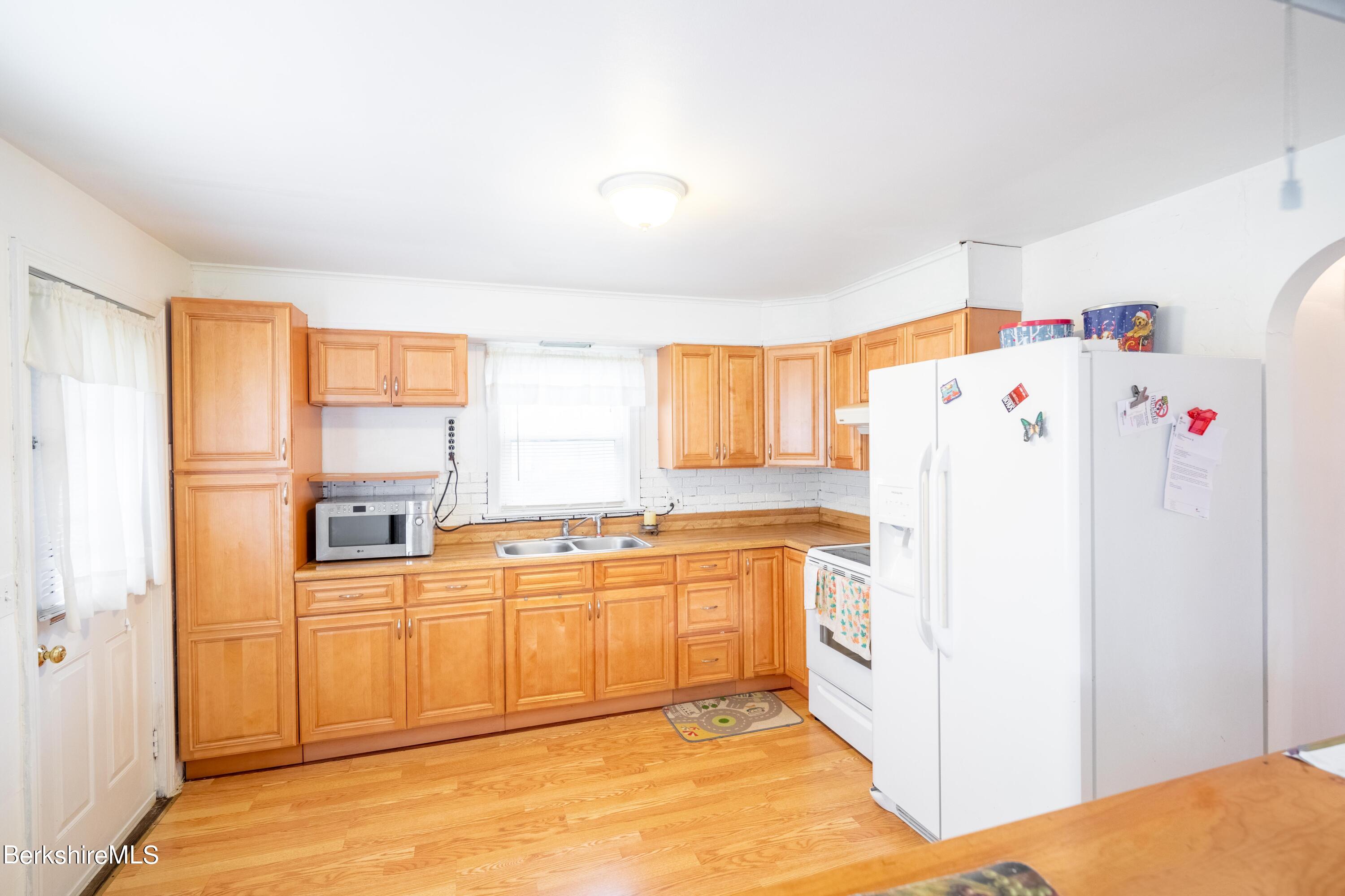 276 Cheshire Road Pittsfield, MA 01201 - Photo 8 of 24 Kitchen