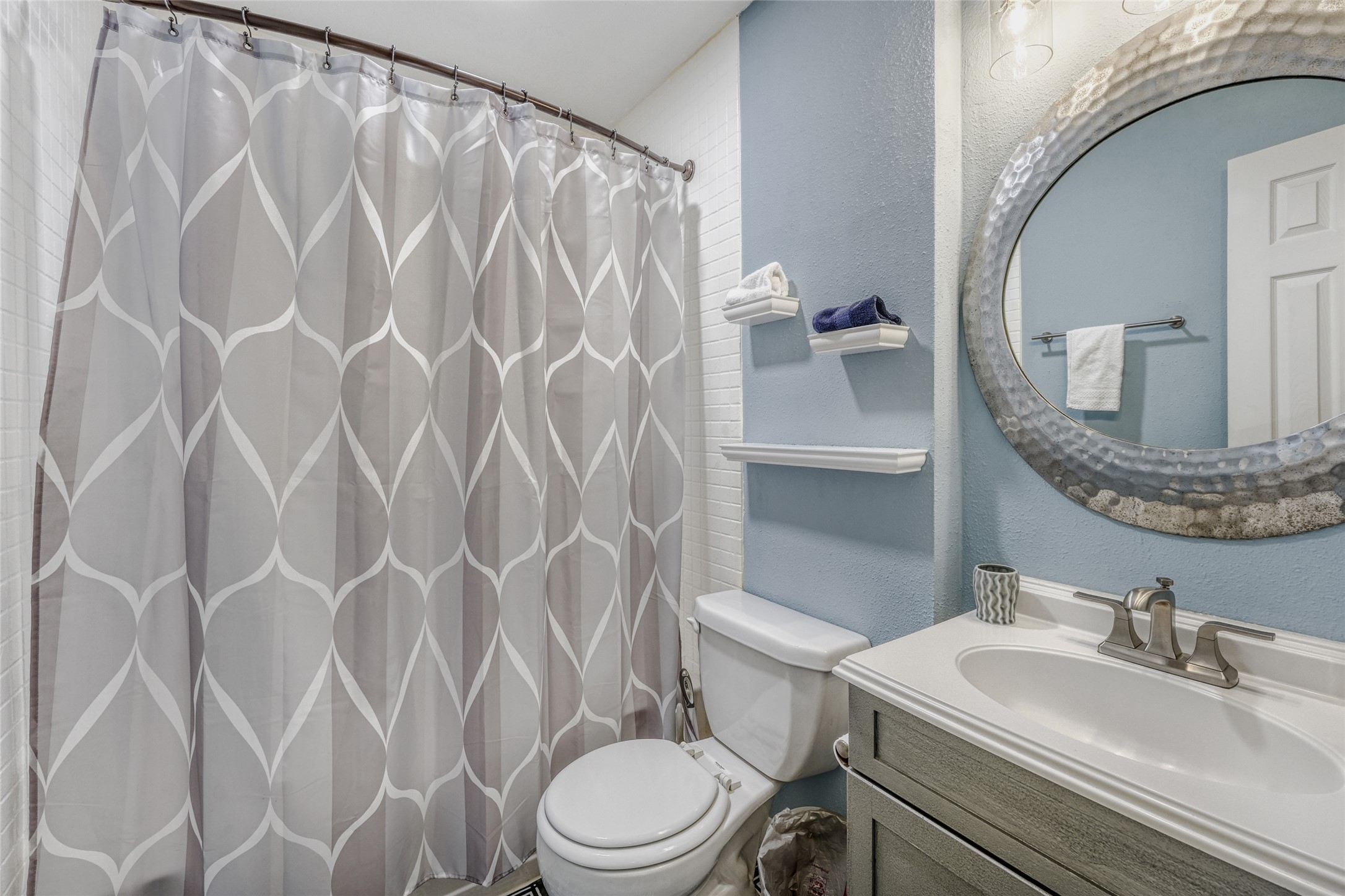 2000 Lightsey Road, Unit 3 Austin, TX 78704 - Photo 16 of 29 Full bath upstairs