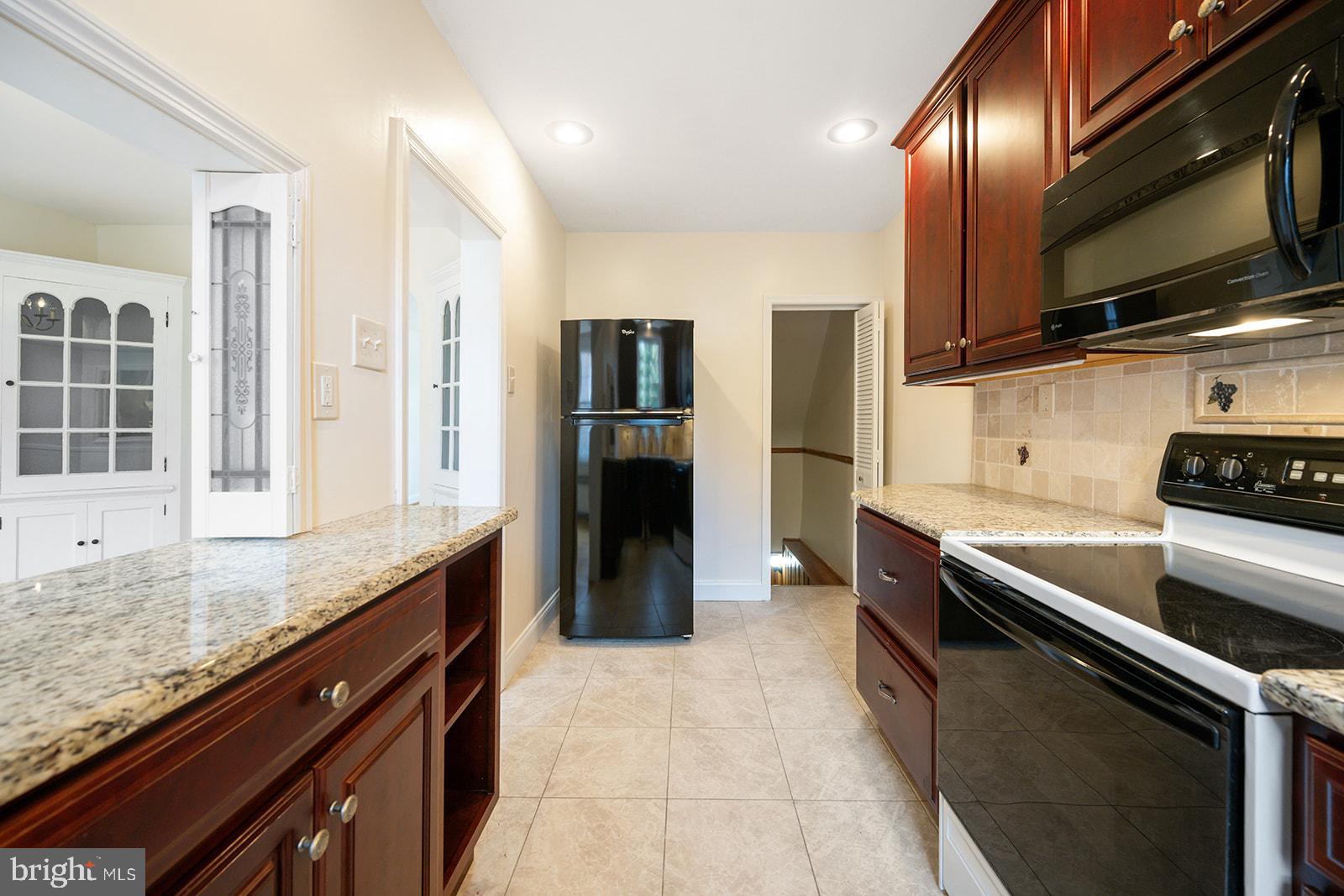 231 St Laurence Road Upper Darby, PA 19082 - Photo 7 of 22