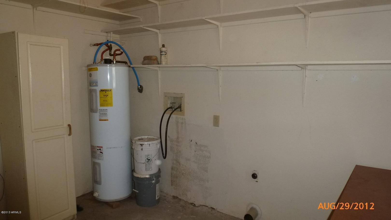 1736 East Pecan Road Phoenix, AZ 85040 - Photo 21 of 26 1736 E Pecan Rd - Laundry Room