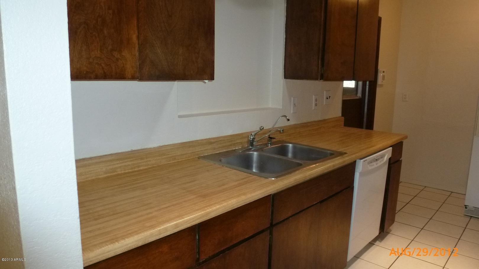 1736 East Pecan Road Phoenix, AZ 85040 - Photo 5 of 26 3b Kitchen