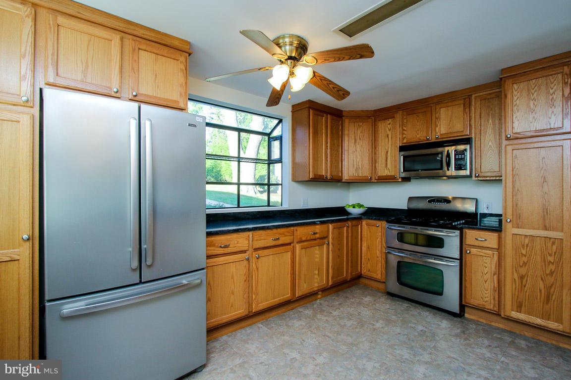 378 Riverside Drive Pasadena, MD 21122 - Photo 3 of 30 Kitchen