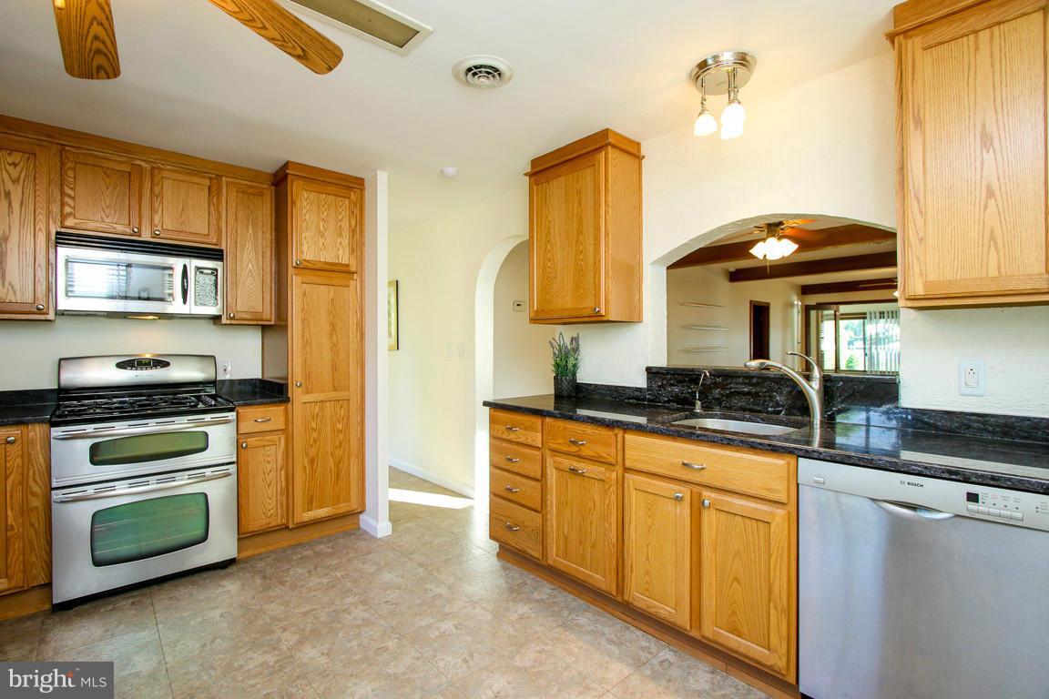 378 Riverside Drive Pasadena, MD 21122 - Photo 4 of 30 Kitchen