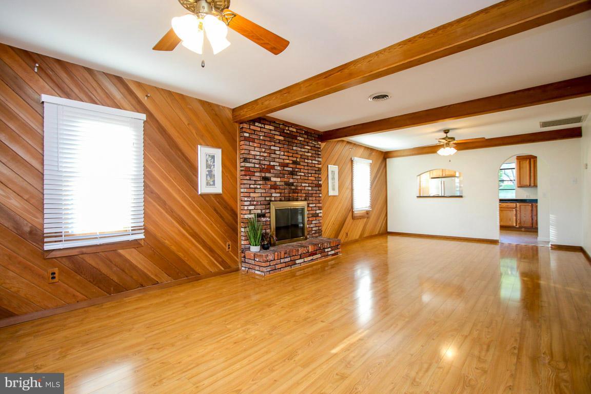378 Riverside Drive Pasadena, MD 21122 - Photo 9 of 30 Family Room
