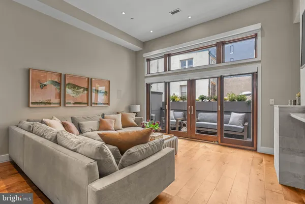 $1,600,000 | 308 North 2nd Street, Philadelphia, PA 19106