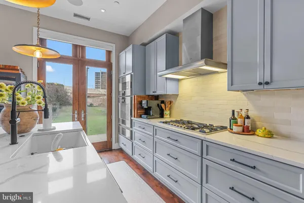 $1,600,000 | 308 North 2nd Street, Philadelphia, PA 19106