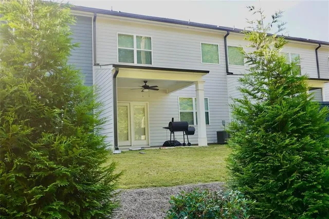 a view of backyard with a patio and plants