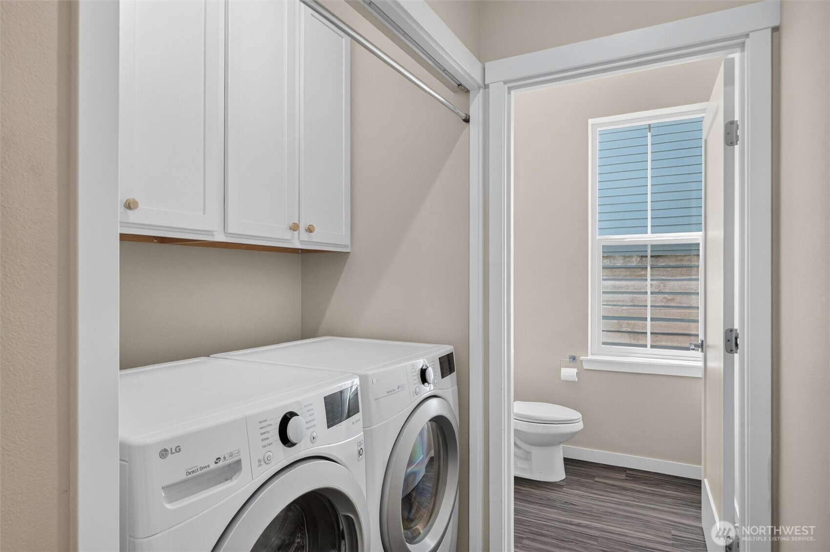 4780 Spring Brook Street Bellingham, WA 98226 - Photo 27 of 40 a view of livingroom with washer and dryer