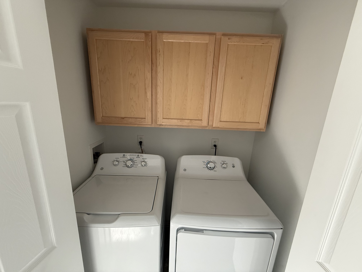 1603 Riverside Circle Dixon, IL 61021 - Photo 12 of 20 a utility room with dryer and washer
