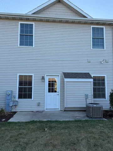 $207,000 | 1603 Riverside Circle, Dixon, IL 61021