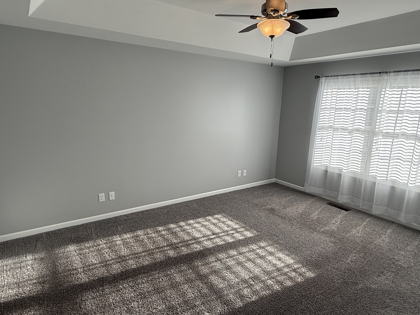 1603 Riverside Circle Dixon, IL 61021 - Photo 8 of 20 a view of room with window and ceiling fan