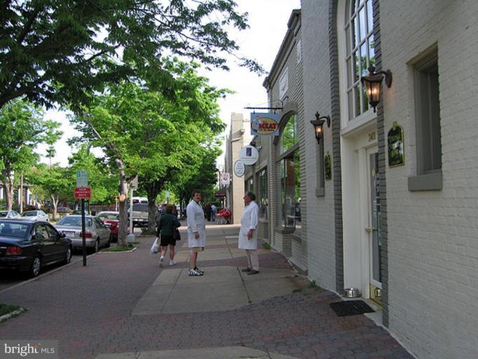 32 West Glebe Road Alexandria, VA 22305 - Photo 22 of 22 Community Amenities 6