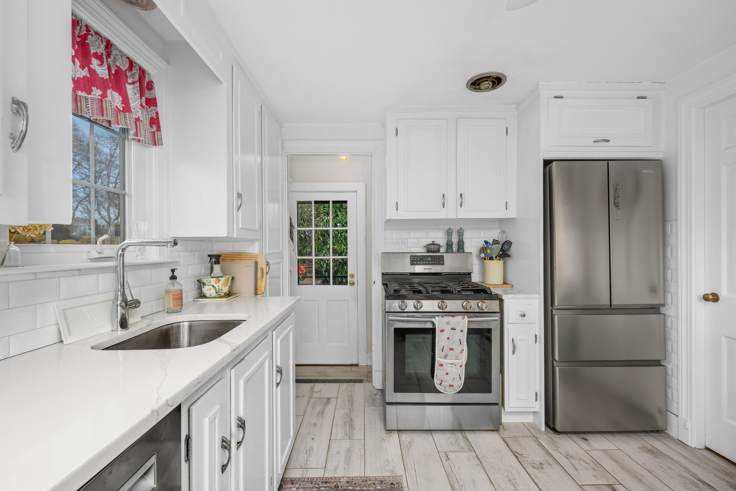 129 Hamlin Avenue Falmouth, MA 02540 - Photo 11 of 37 11_dsc_4955