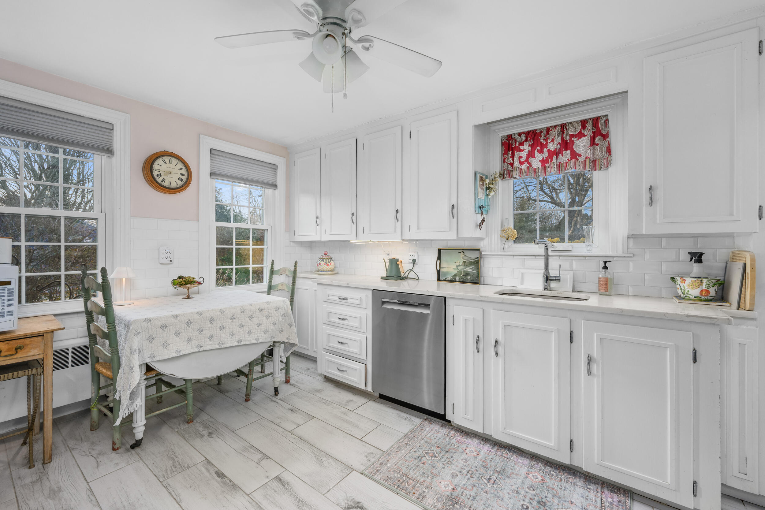 129 Hamlin Avenue Falmouth, MA 02540 - Photo 9 of 37 9_dsc_4944