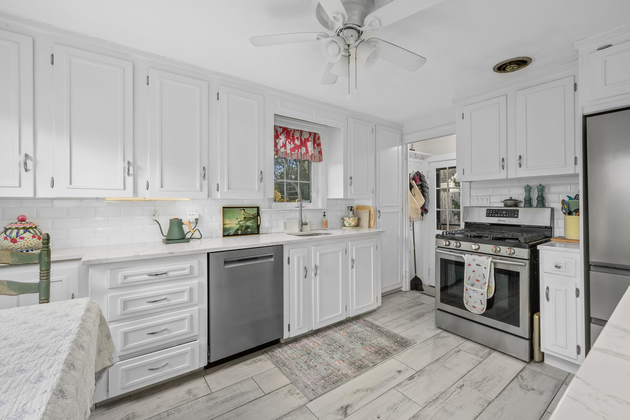 129 Hamlin Avenue Falmouth, MA 02540 - Photo 10 of 37 10_dsc_4949