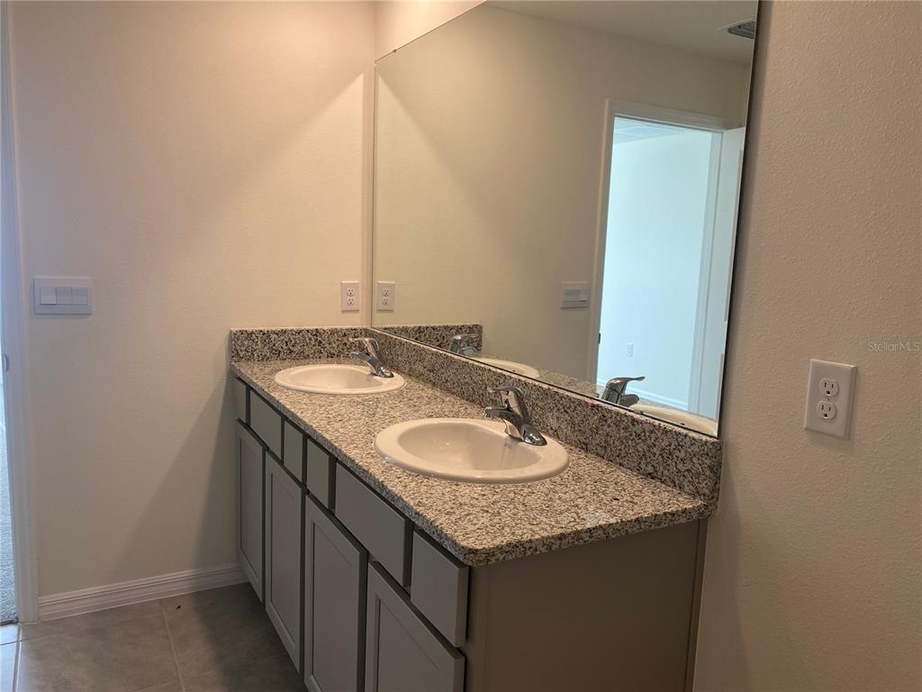 5585 Southwest 43rd Court Ocala, FL 34474 - Photo 12 of 17