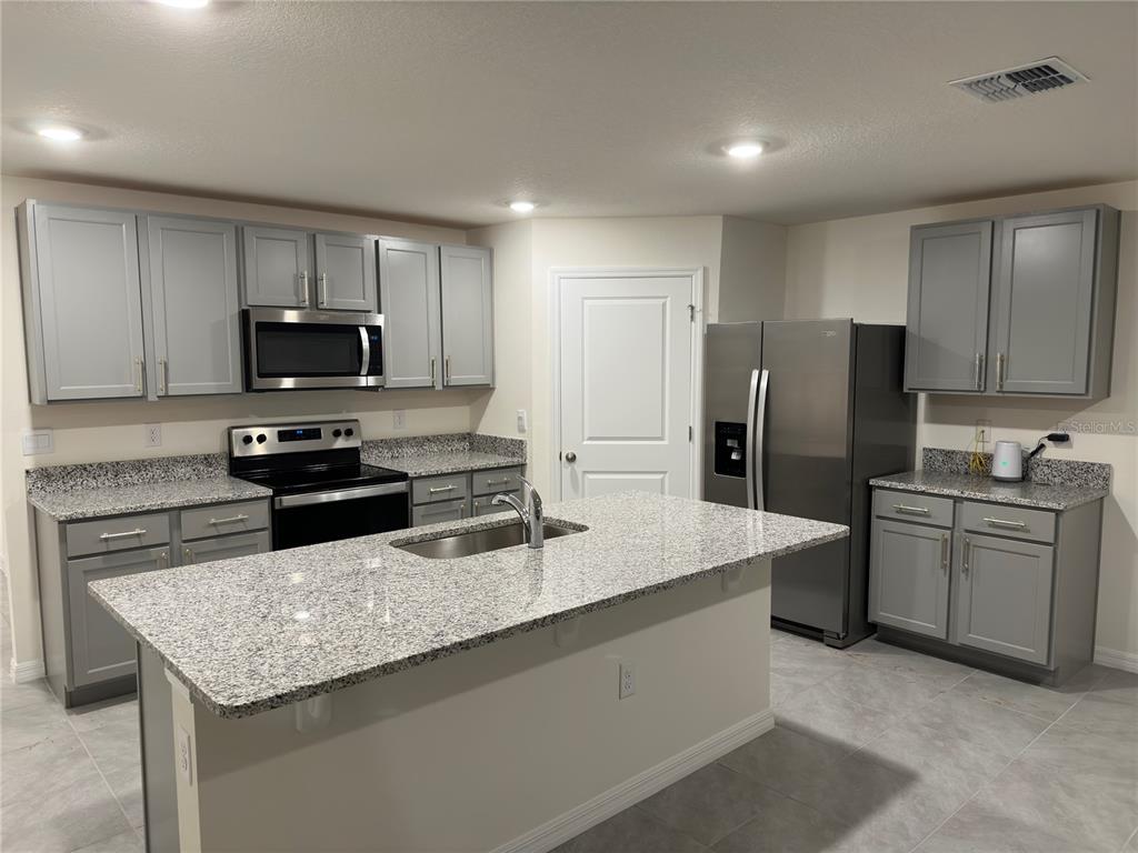 5585 Southwest 43rd Court Ocala, FL 34474 - Photo 7 of 17