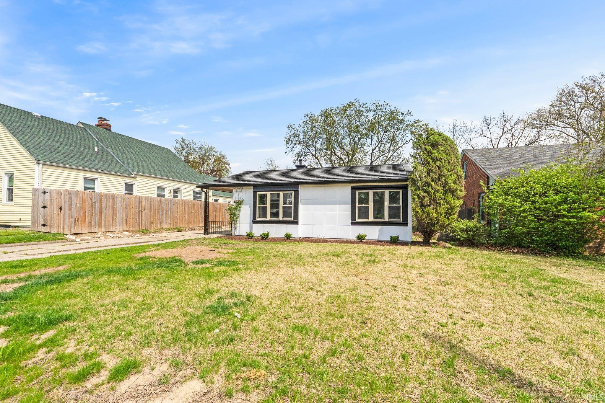 4105 Webster Street Fort Wayne, IN 46807 - Photo 4 of 36 Gallery Image 4