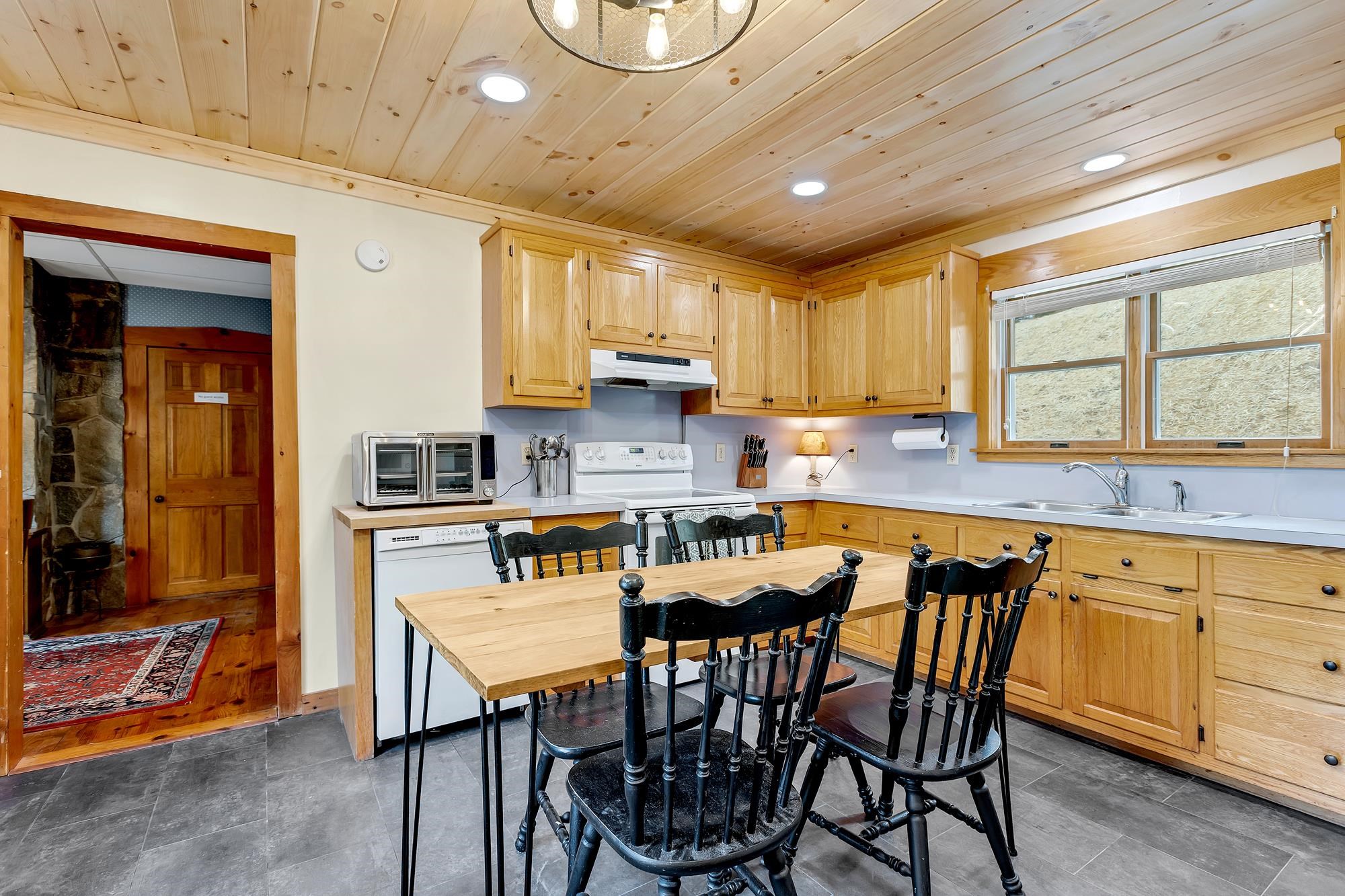 109 High Street Cavendish, VT 05142 - Photo 7 of 41