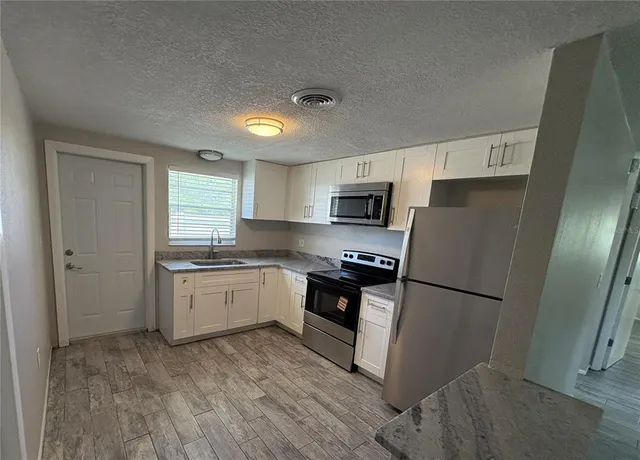 $1,475 | 302 Colonia Lane East, Nokomis, FL 34275