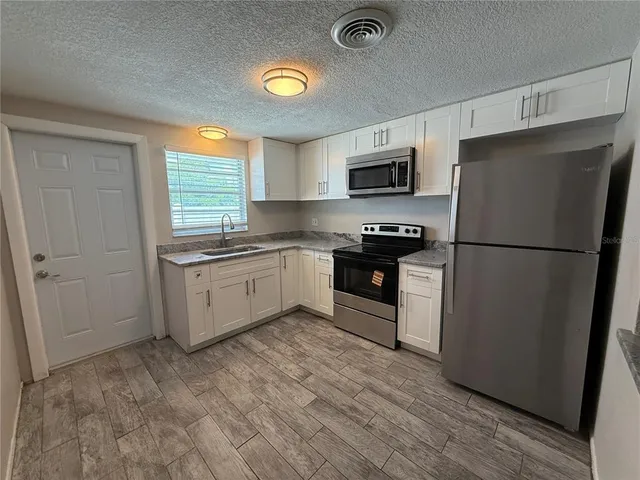 $1,475 | 302 Colonia Lane East, Nokomis, FL 34275